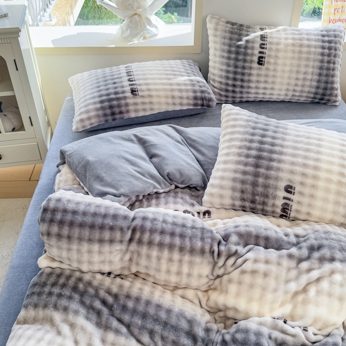 91家纺网 家纺一手货源 找家纺 仟岸家纺 2025新款泡泡绒印花四件套 高达灰