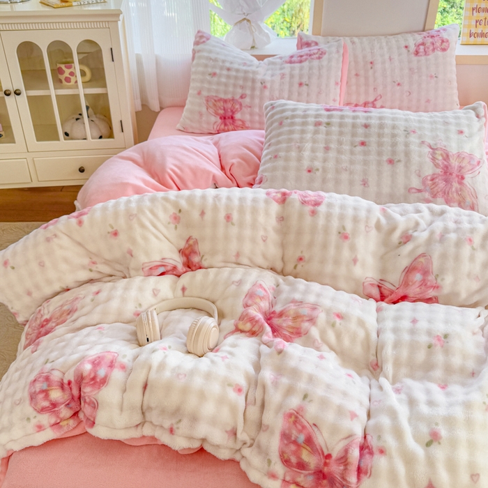 91家纺网 家纺一手货源 找家纺 仟岸家纺 2025新款泡泡绒印花四件套 蝶粉