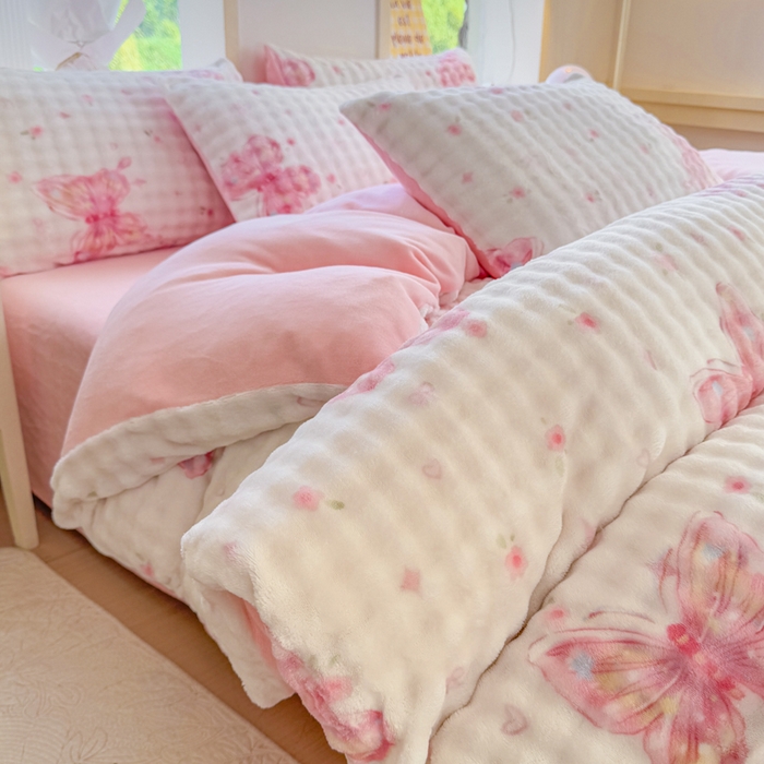 91家纺网 家纺一手货源 找家纺 仟岸家纺 2025新款泡泡绒印花四件套 蝶粉