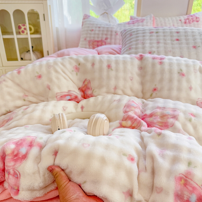 91家纺网 家纺一手货源 找家纺 仟岸家纺 2025新款泡泡绒印花四件套 蝶粉