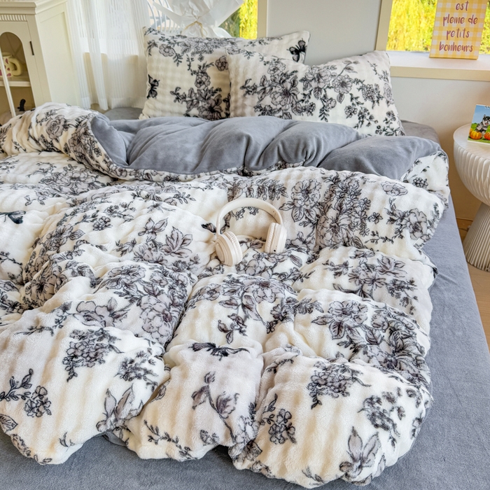 91家纺网 家纺一手货源 找家纺 仟岸家纺 2025新款泡泡绒印花四件套 蝴蝶纷飞