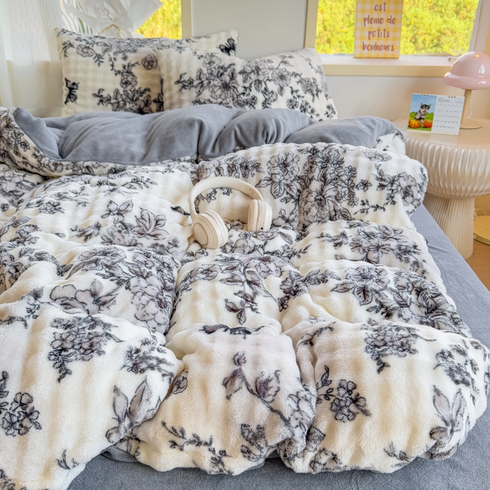 91家纺网 家纺一手货源 找家纺 仟岸家纺 2025新款泡泡绒印花四件套 蝴蝶纷飞