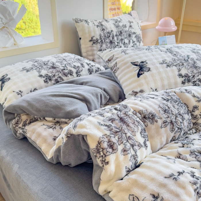 91家纺网 家纺一手货源 找家纺 仟岸家纺 2025新款泡泡绒印花四件套 蝴蝶纷飞