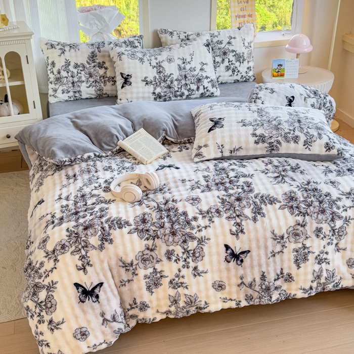 91家纺网 家纺一手货源 找家纺 仟岸家纺 2025新款泡泡绒印花四件套 蝴蝶纷飞