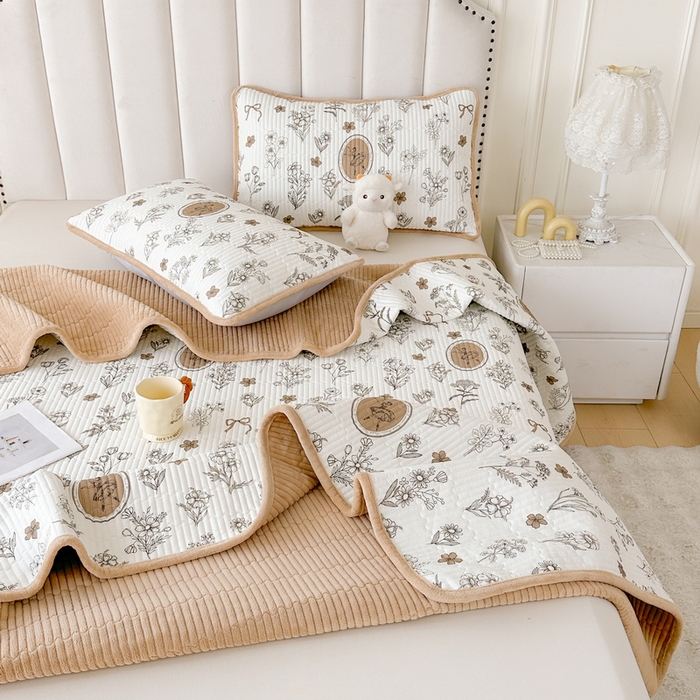 91家纺网 家纺一手货源 找家纺 LIFE.丽芙 2025新款A类四季可用A版全棉数码印花B版牛奶绒单件夹棉炕盖床盖三件套 床盖-芭提雅