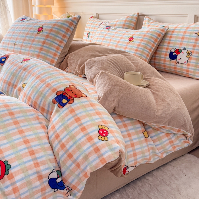 仟岸家纺 2025新款牛奶绒印花四件套 草莓喵