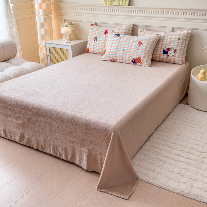 91家纺网 家纺一手货源 找家纺 仟岸家纺 2025新款牛奶绒印花四件套 草莓喵