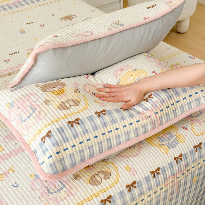 91家纺网 家纺一手货源 找家纺 LIFE.丽芙 2025新款A类四季可用A版全棉数码印花B版牛奶绒单件夹棉炕盖床盖三件套 床盖-乐园