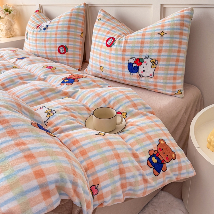 91家纺网 家纺一手货源 找家纺 仟岸家纺 2025新款牛奶绒印花四件套 草莓喵