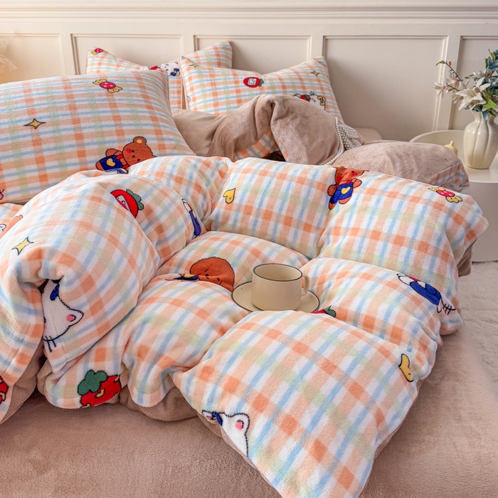 91家纺网 家纺一手货源 找家纺 仟岸家纺 2025新款牛奶绒印花四件套 草莓喵