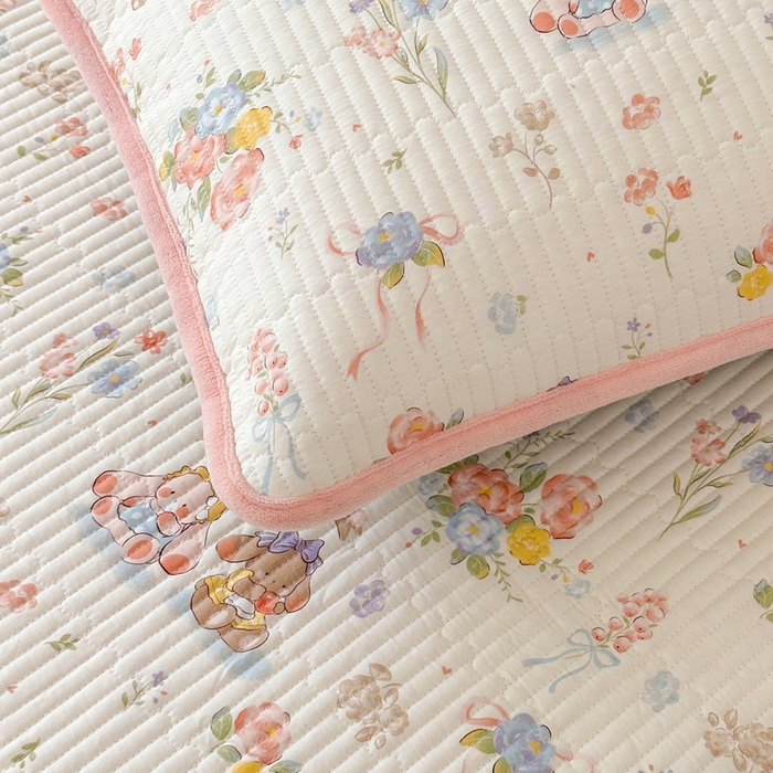 91家纺网 家纺一手货源 找家纺 LIFE.丽芙 2025新款A类四季可用A版全棉数码印花B版牛奶绒单件夹棉炕盖床盖三件套 床盖-浪漫花丛