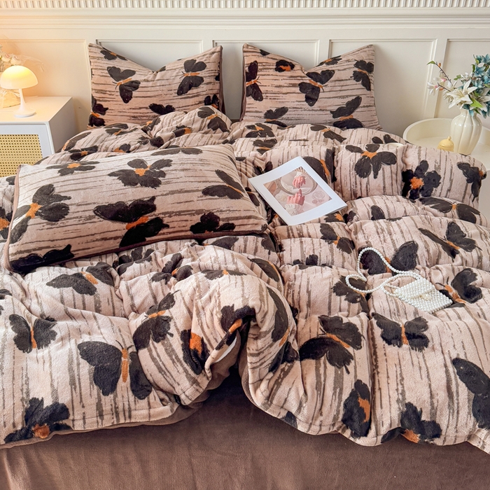 91家纺网 家纺一手货源 找家纺 仟岸家纺 2025新款牛奶绒印花四件套 蝴蝶