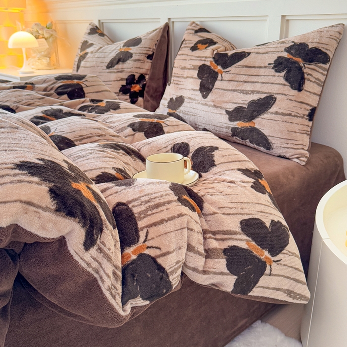 91家纺网 家纺一手货源 找家纺 仟岸家纺 2025新款牛奶绒印花四件套 蝴蝶