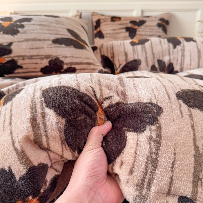 91家纺网 家纺一手货源 找家纺 仟岸家纺 2025新款牛奶绒印花四件套 蝴蝶