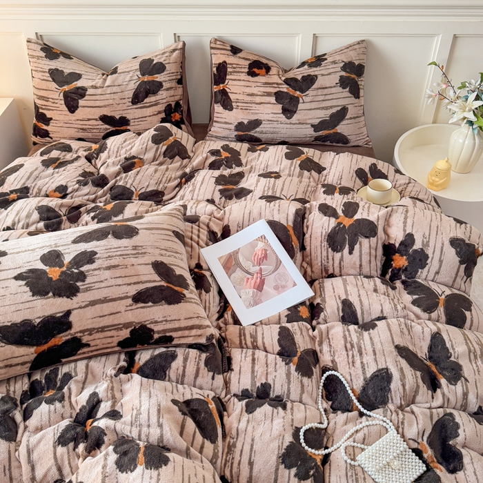 91家纺网 家纺一手货源 找家纺 仟岸家纺 2025新款牛奶绒印花四件套 蝴蝶