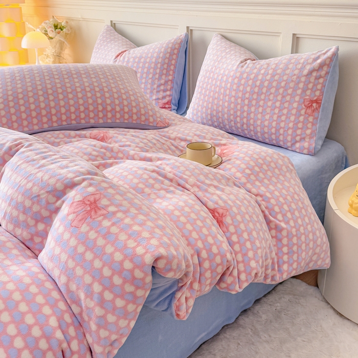 91家纺网 家纺一手货源 找家纺 仟岸家纺 2025新款牛奶绒印花四件套 蝴蝶结爱心