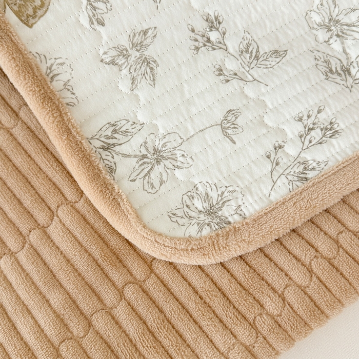 91家纺网 家纺一手货源 找家纺 LIFE.丽芙 2025新款A类四季可用A版全棉数码印花B版牛奶绒单件夹棉炕盖床盖三件套 床盖-蝶舞-咖