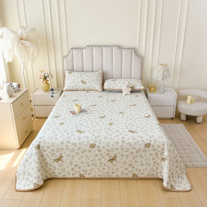 91家纺网 家纺一手货源 找家纺 LIFE.丽芙 2025新款A类四季可用A版全棉数码印花B版牛奶绒单件夹棉炕盖床盖三件套 床盖-蝶舞-咖