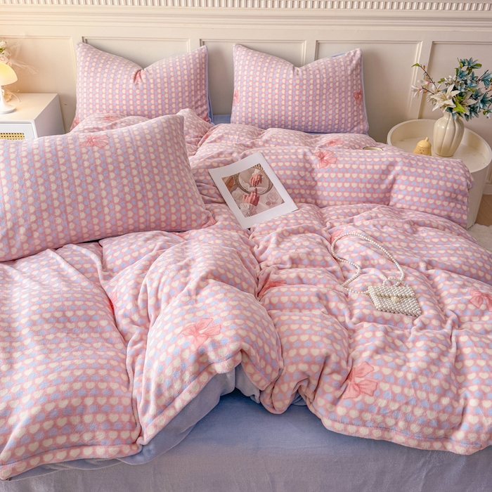 91家纺网 家纺一手货源 找家纺 仟岸家纺 2025新款牛奶绒印花四件套 蝴蝶结爱心