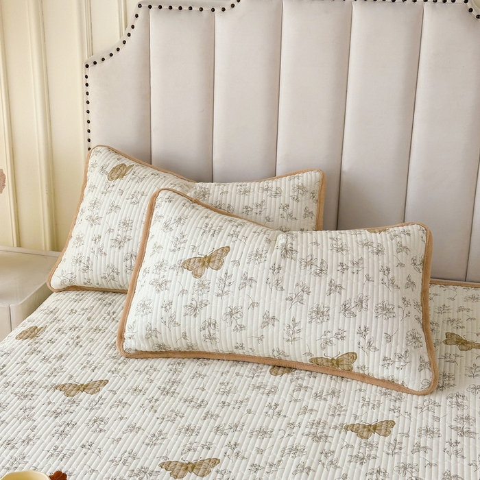 91家纺网 家纺一手货源 找家纺 LIFE.丽芙 2025新款A类四季可用A版全棉数码印花B版牛奶绒单件夹棉炕盖床盖三件套 床盖-蝶舞-咖