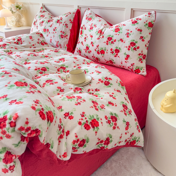 91家纺网 家纺一手货源 找家纺 仟岸家纺 2025新款牛奶绒印花四件套 花妖白