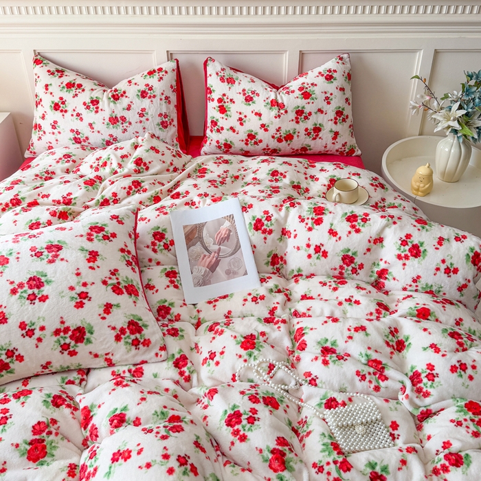 91家纺网 家纺一手货源 找家纺 仟岸家纺 2025新款牛奶绒印花四件套 花妖白