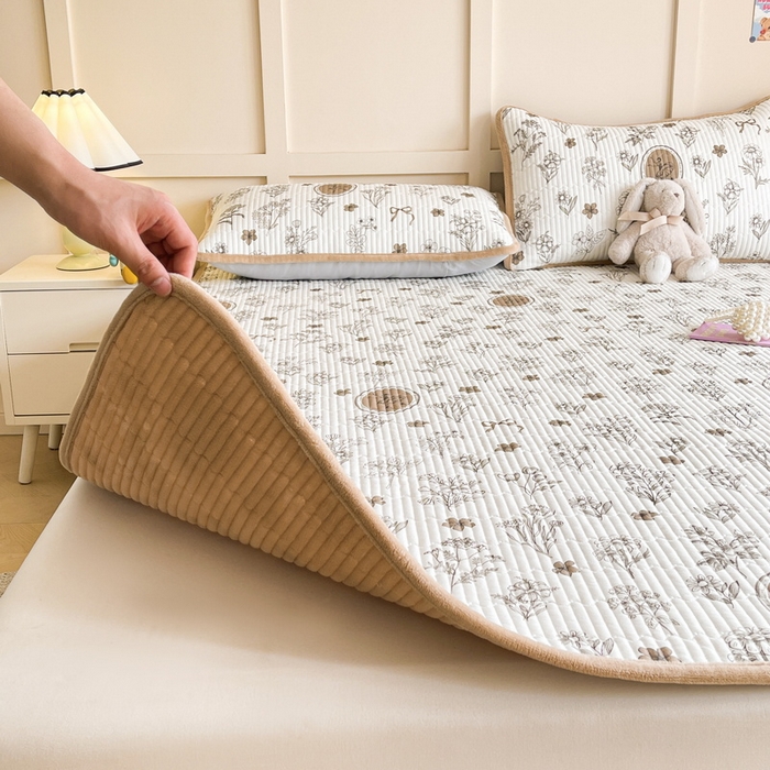 91家纺网 家纺一手货源 找家纺 LIFE.丽芙 2025新款A类四季可用A版全棉数码印花B版牛奶绒单件夹棉床褥垫三件套 床褥垫-芭提雅