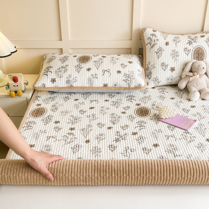 91家纺网 家纺一手货源 找家纺 LIFE.丽芙 2025新款A类四季可用A版全棉数码印花B版牛奶绒单件夹棉床褥垫三件套 床褥垫-芭提雅