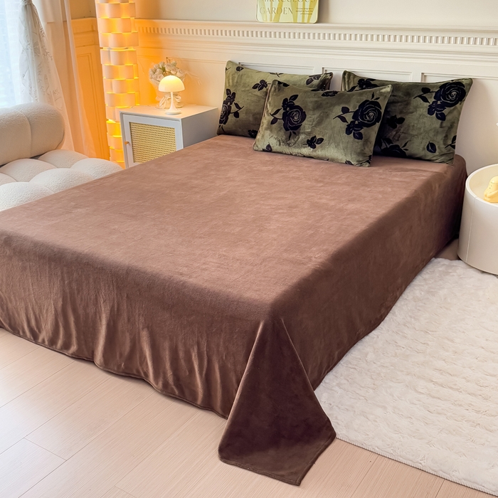 91家纺网 家纺一手货源 找家纺 仟岸家纺 2025新款牛奶绒印花四件套 花枝绿