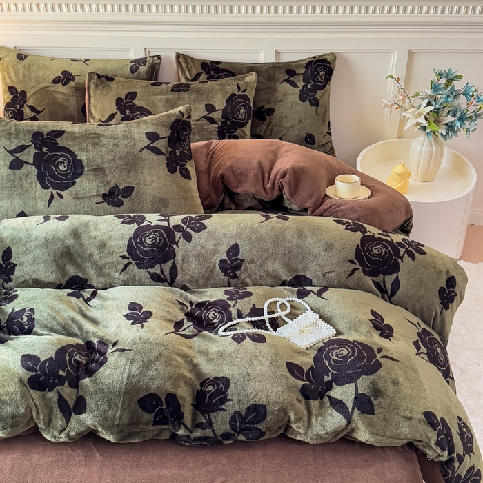 91家纺网 家纺一手货源 找家纺 仟岸家纺 2025新款牛奶绒印花四件套 花枝绿