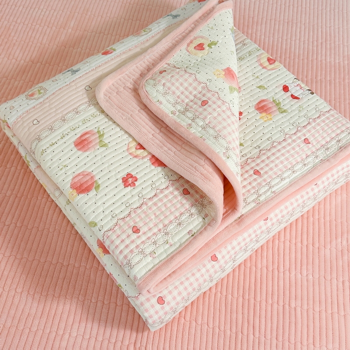 91家纺网 家纺一手货源 找家纺 LIFE.丽芙 2025新款A类四季可用A版全棉数码印花B版牛奶绒单件夹棉炕盖床盖三件套 床盖-爱心小妹