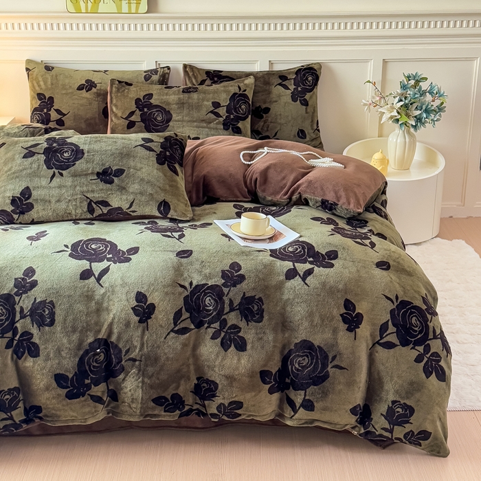 91家纺网 家纺一手货源 找家纺 仟岸家纺 2025新款牛奶绒印花四件套 花枝绿