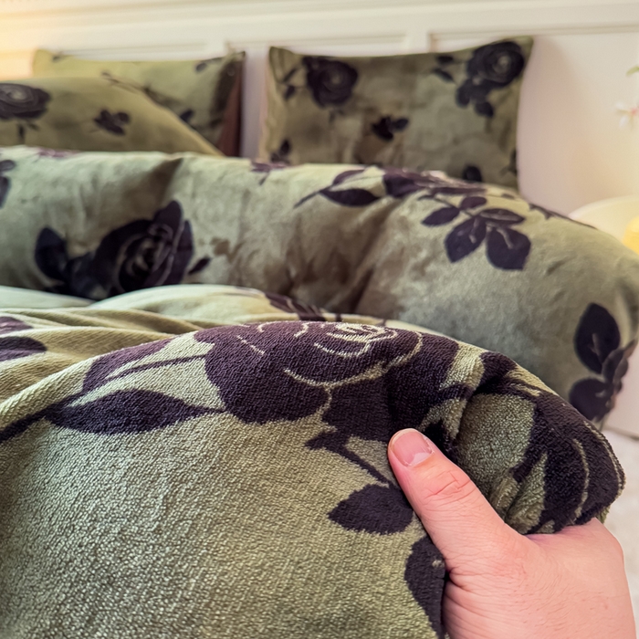 91家纺网 家纺一手货源 找家纺 仟岸家纺 2025新款牛奶绒印花四件套 花枝绿