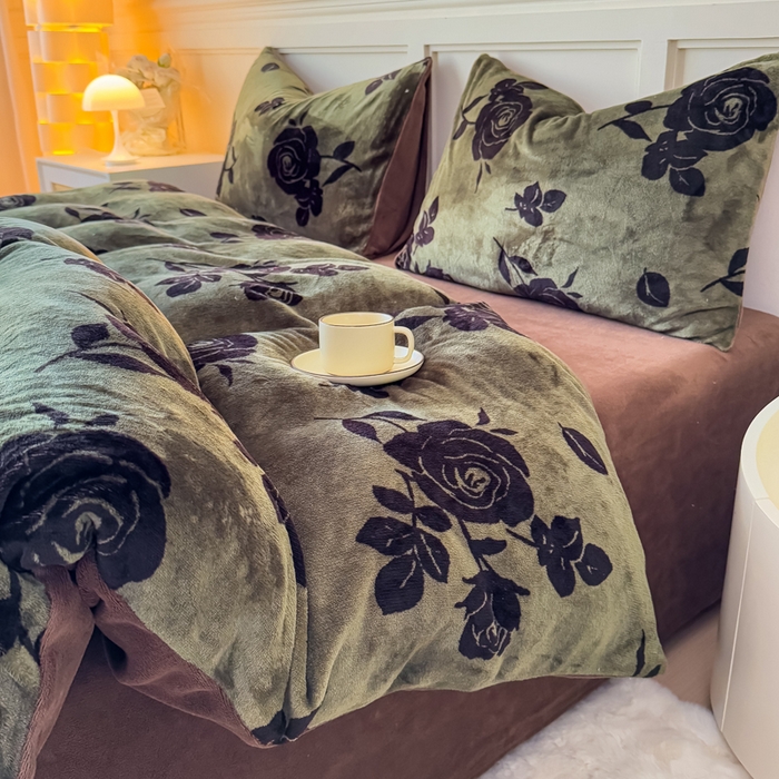 91家纺网 家纺一手货源 找家纺 仟岸家纺 2025新款牛奶绒印花四件套 花枝绿