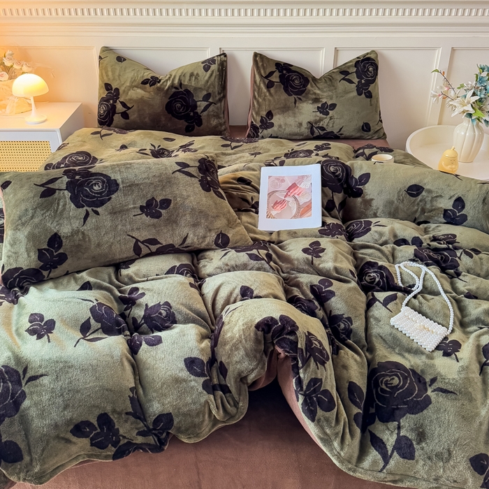 91家纺网 家纺一手货源 找家纺 仟岸家纺 2025新款牛奶绒印花四件套 花枝绿