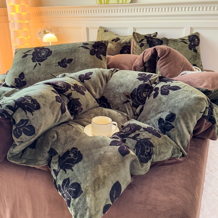 91家纺网 家纺一手货源 找家纺 仟岸家纺 2025新款牛奶绒印花四件套 花枝绿