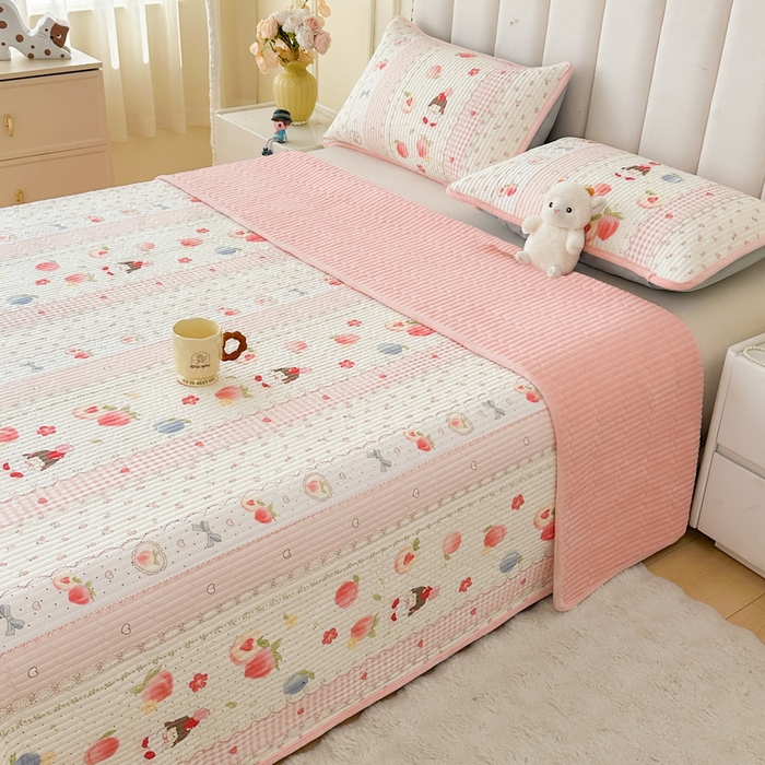 91家纺网 家纺一手货源 找家纺 LIFE.丽芙 2025新款A类四季可用A版全棉数码印花B版牛奶绒单件夹棉炕盖床盖三件套 床盖-爱心小妹