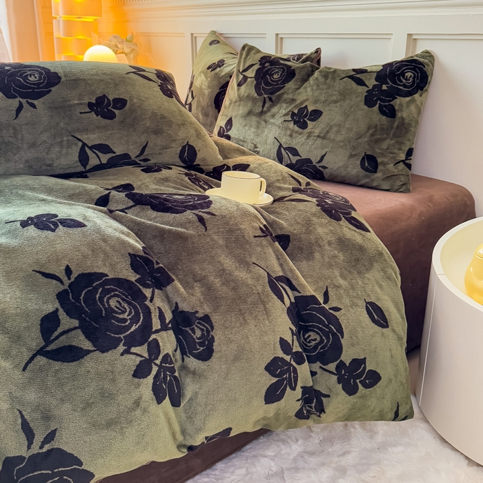 91家纺网 家纺一手货源 找家纺 仟岸家纺 2025新款牛奶绒印花四件套 花枝绿