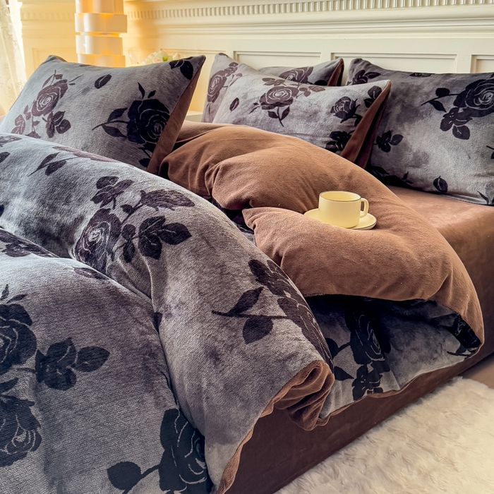 仟岸家纺 2025新款牛奶绒印花四件套 玫瑰灰