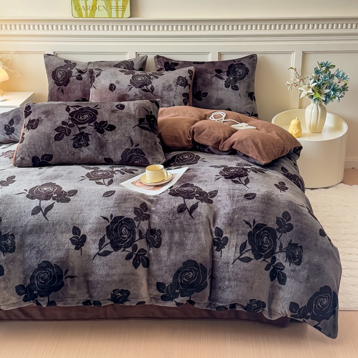 91家纺网 家纺一手货源 找家纺 仟岸家纺 2025新款牛奶绒印花四件套 玫瑰灰