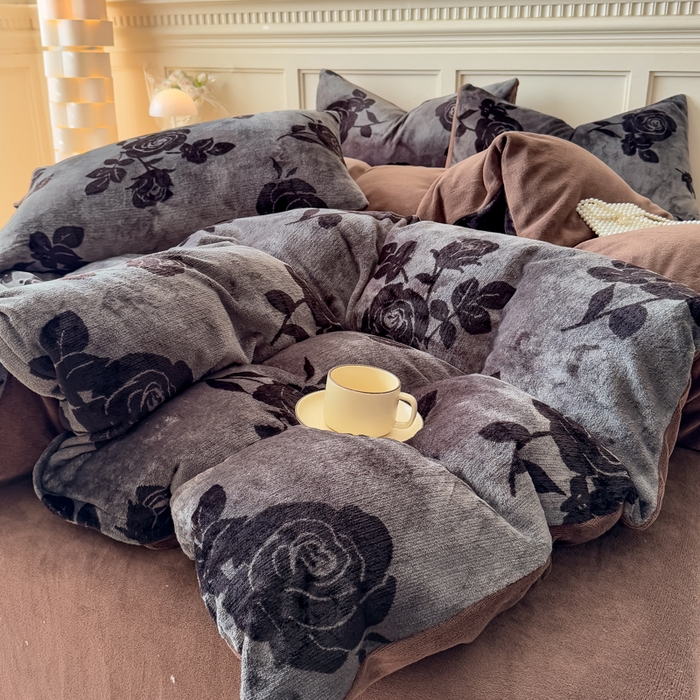 91家纺网 家纺一手货源 找家纺 仟岸家纺 2025新款牛奶绒印花四件套 玫瑰灰