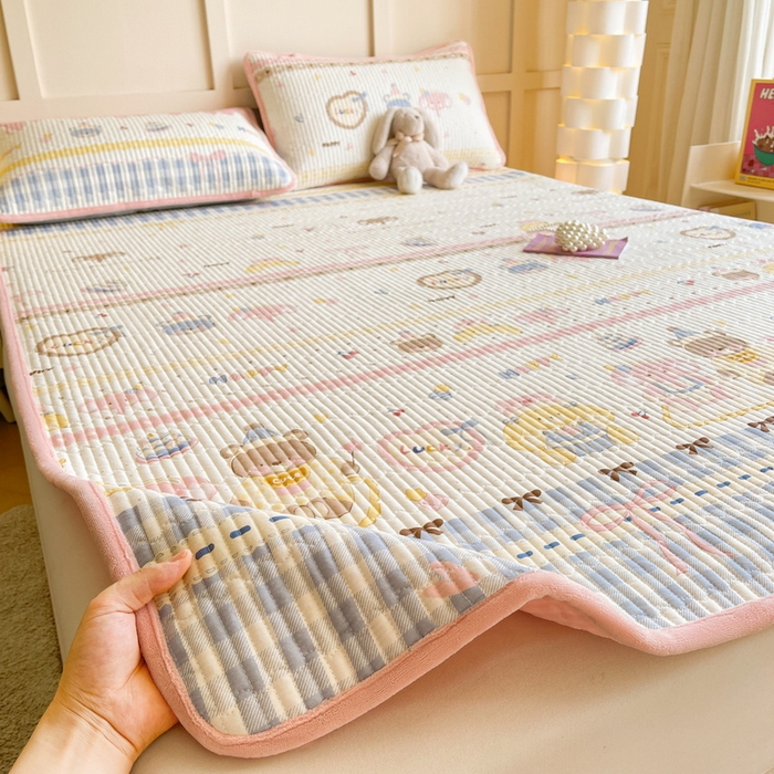 91家纺网 家纺一手货源 找家纺 LIFE.丽芙 2025新款A类四季可用A版全棉数码印花B版牛奶绒单件夹棉床褥垫三件套 床褥垫-乐园