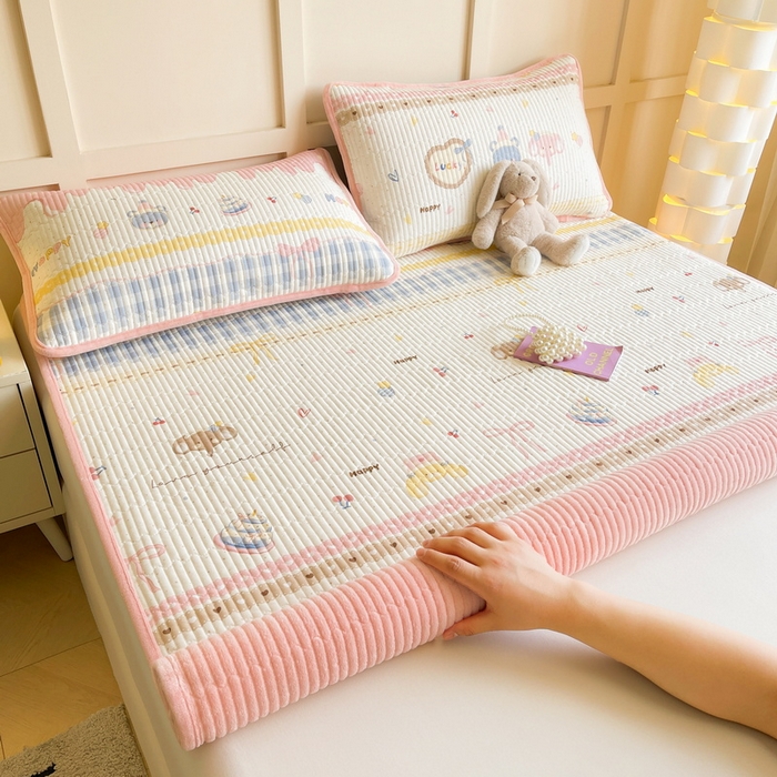 91家纺网 家纺一手货源 找家纺 LIFE.丽芙 2025新款A类四季可用A版全棉数码印花B版牛奶绒单件夹棉床褥垫三件套 床褥垫-乐园