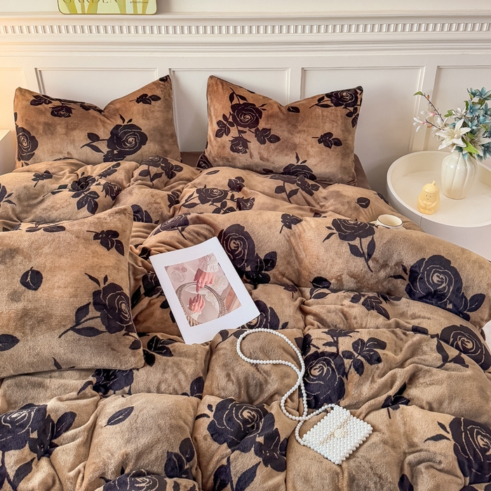 91家纺网 家纺一手货源 找家纺 仟岸家纺 2025新款牛奶绒印花四件套 玫瑰咖