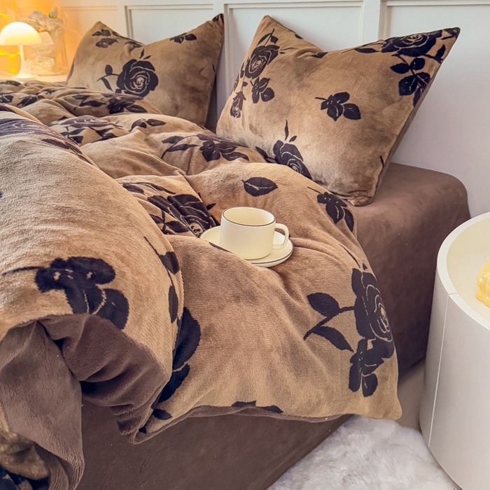 91家纺网 家纺一手货源 找家纺 仟岸家纺 2025新款牛奶绒印花四件套 玫瑰咖