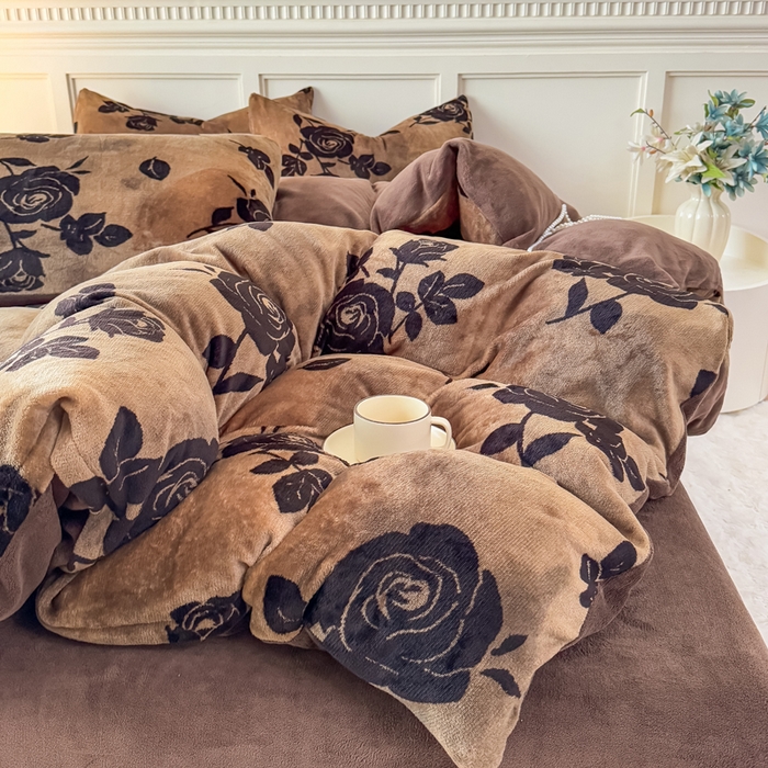 91家纺网 家纺一手货源 找家纺 仟岸家纺 2025新款牛奶绒印花四件套 玫瑰咖