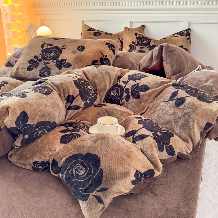 91家纺网 家纺一手货源 找家纺 仟岸家纺 2025新款牛奶绒印花四件套 玫瑰咖