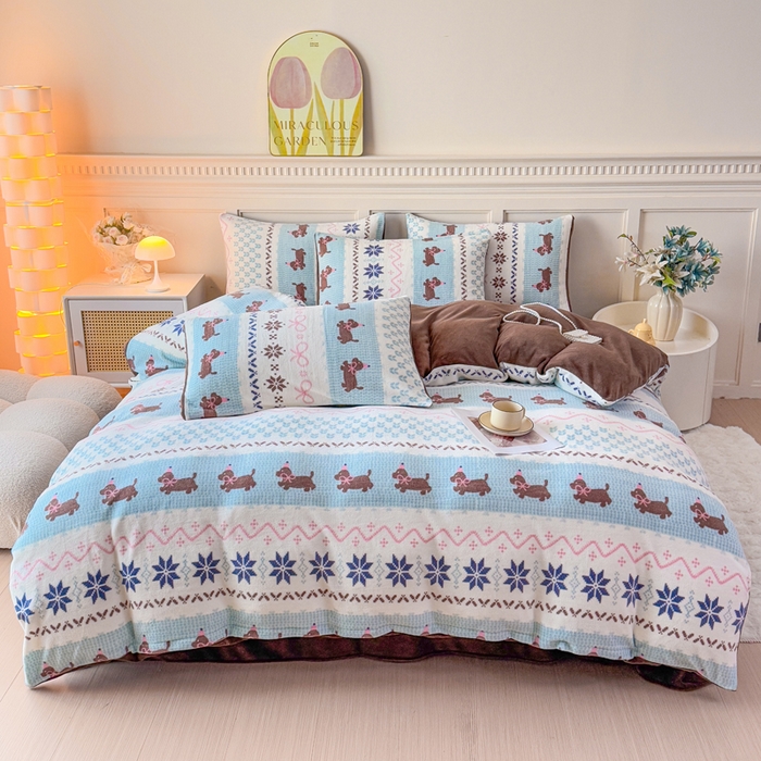 91家纺网 家纺一手货源 找家纺 仟岸家纺 2025新款牛奶绒印花四件套 顽皮狗