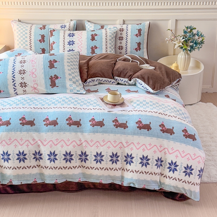 91家纺网 家纺一手货源 找家纺 仟岸家纺 2025新款牛奶绒印花四件套 顽皮狗