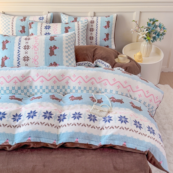 91家纺网 家纺一手货源 找家纺 仟岸家纺 2025新款牛奶绒印花四件套 顽皮狗